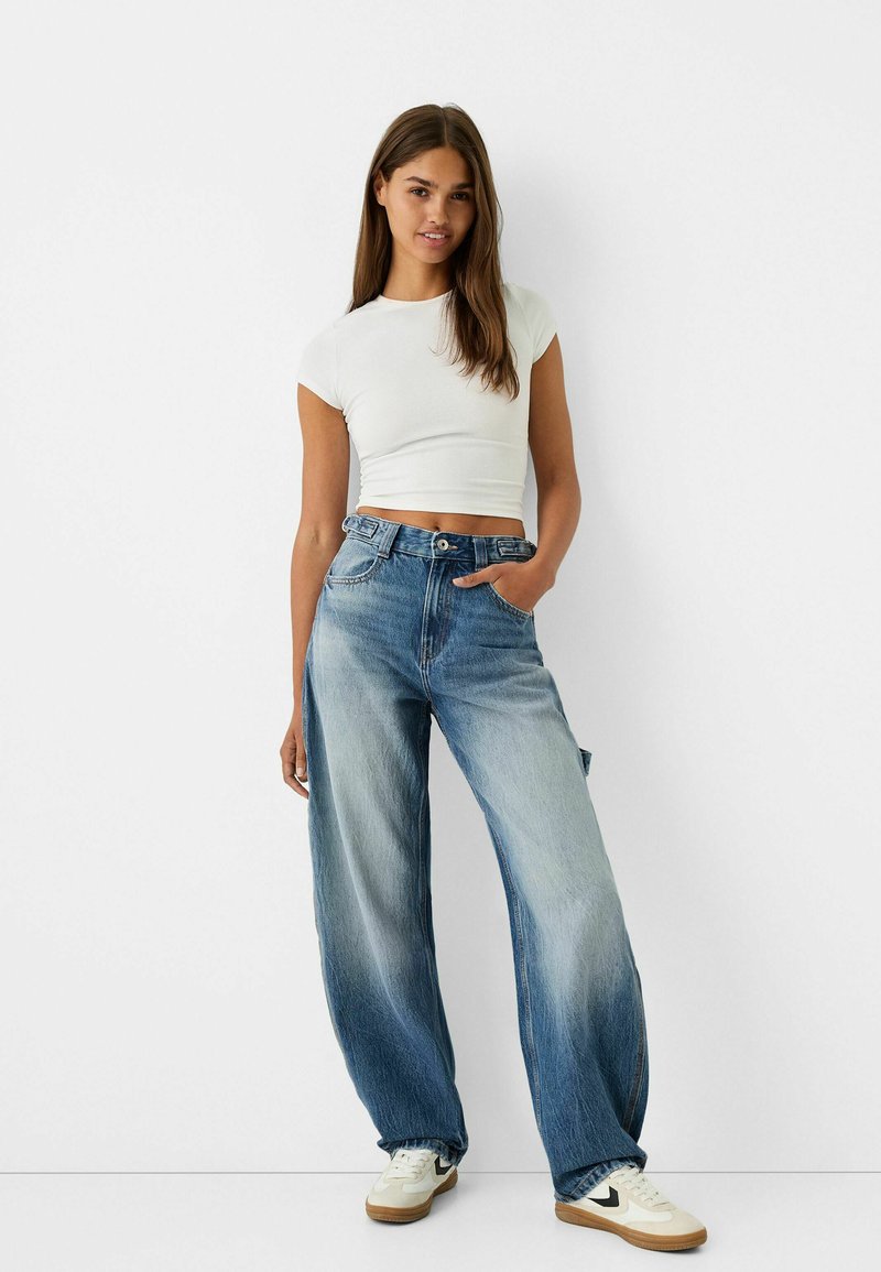 Bershka Relaxed fit jeans lichtblauw denim Bershka Relaxed fit jeans lichtblauw denim