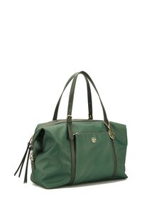 Borsa sintetica verde con superficie testurizzata, manici doppi, hardware in tono oro, chiusura con zip e tasca frontale con dettaglio del logo.