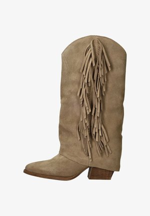 Beige suède cowboylaars met houten blokhak en lange franjes langs de buitenkant.