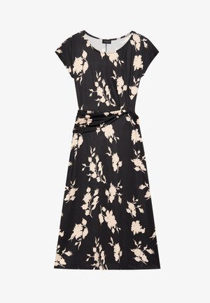 Sort blomsterkjole med korte ærmer, der har en knyttet detalje ved livet og en flydende nederdel. Stof har en glat tekstur og et let mønster.
