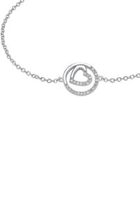 Bracciale in argento con due cuori intrecciate, uno adornato con gemme trasparenti. Delicata catena con anelli circolari.