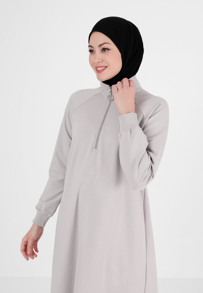 Damen Freizeitkleider | Modanisa Maxikleid grey/grau - AS90331 Damen Freizeitkleider | Modanisa Maxikleid grey/grau - AS90331