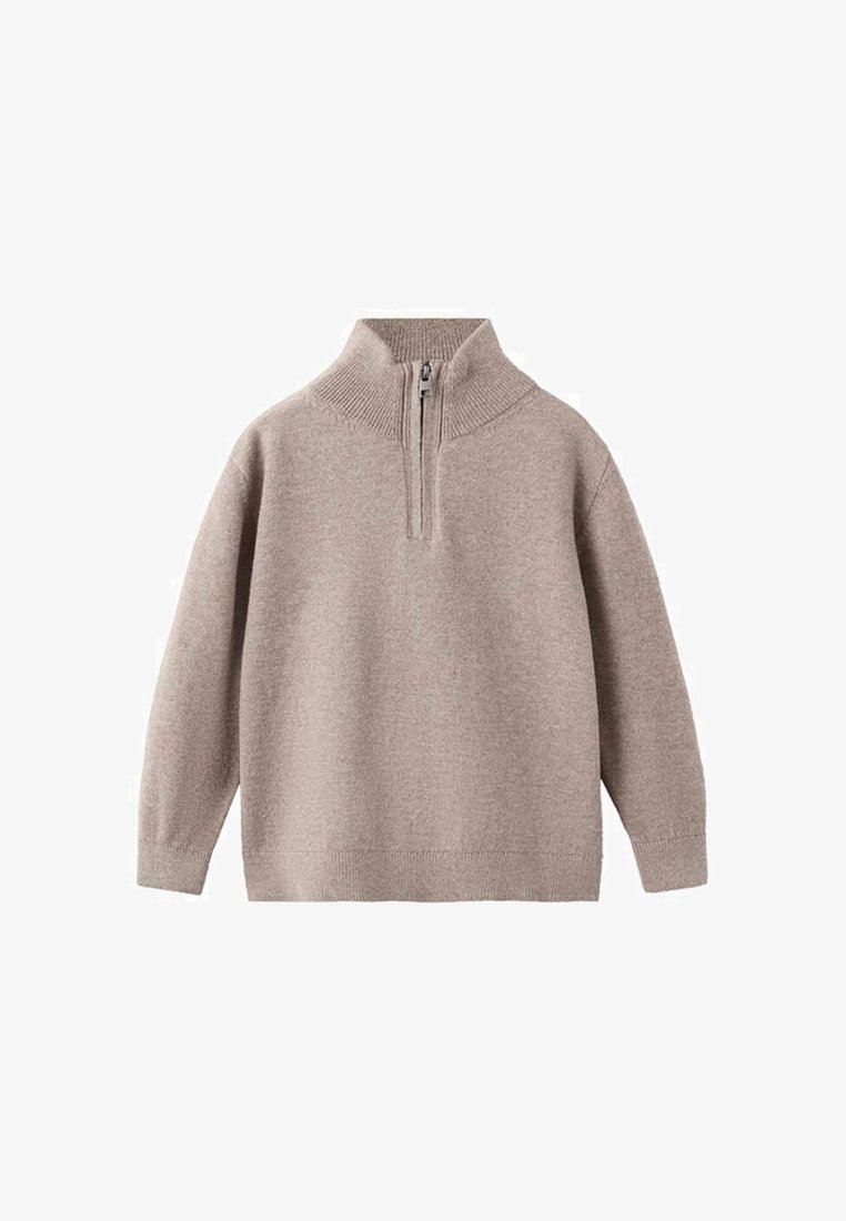 Béžový pletený pulóverový sveter s vysokým golierom a polovičným zipsom na zapínanie. Má dlhé rukávy a voľný strih. Jemná textúra a rebrované detaily.