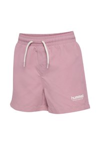 Shorts de sport roses en tissu léger, dotés d'une ceinture élastique avec cordon de serrage et d'un logo blanc en bas à gauche.