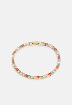 Bracelet en or avec des pierres précieuses carrées multicolores en rose, bleu, rouge et transparent, disposées en un motif continu avec un fermoir.