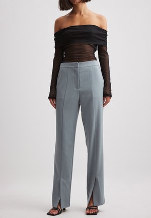 NA-KD, MIT HOHER TAILLE UND FRONTSCHLITZ - Püksid - stormy grey
