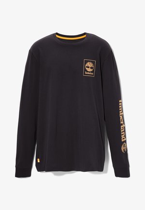 Schwarzes Langarm-T-Shirt aus Baumwolle. Verfügt über ein zentrales Logo auf der Brust und Text entlang des linken Ärmels in einer kontrastierenden gelb-orange Farbe.