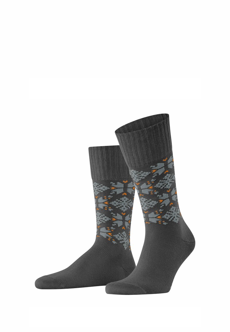 Graue Socken mit einem gemusterten Bündchen, das ein geometrisches Design in Hellgrau und orangefarbenen Akzenten zeigt. Hergestellt aus einem weichen, strukturierten Material.