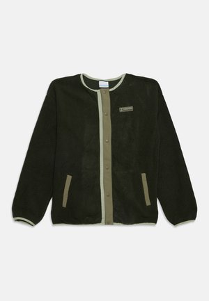 Veste en polaire vert foncé avec boutons-pression, deux poches à l’avant, col rond et bordure vert clair le long des bords et des poignets.