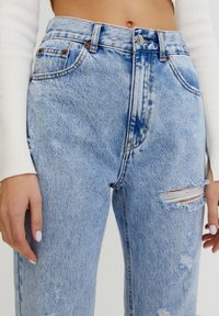 PULL&BEAR Džíny Relaxed Fit - light blue