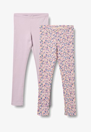 Due paia di leggings per bambini, uno tinta unita lilla chiaro e uno rosa chiaro con una piccola fantasia floreale blu e rosa.