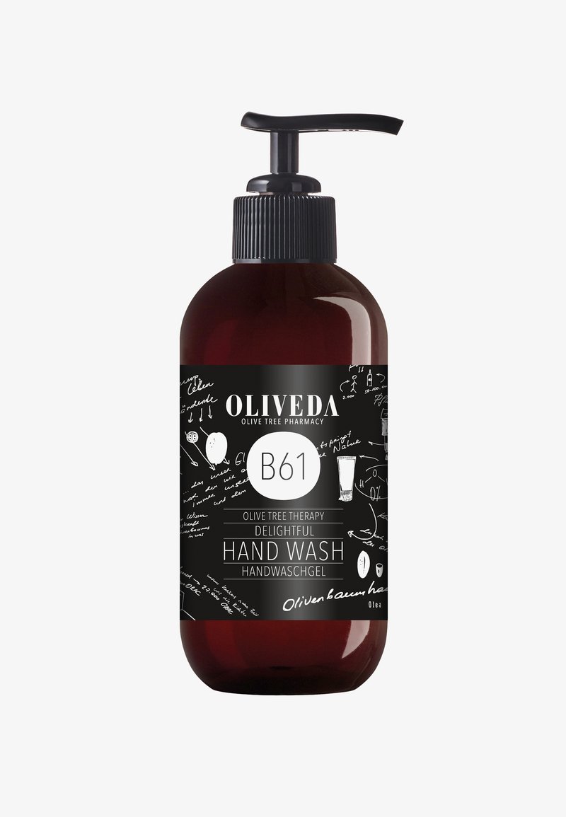 Mörk bärnstensfärgad plastflaska med ett svart pumplock. Svart etikett med vit text och skisser, som läser "OLIVEDA B61 DELIGHTFUL HAND WASH."
