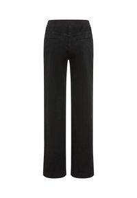 Schwarze Hose mit lockerem Schnitt und weitem Bein, mit einem elastischen Bund und zwei Gesäßtaschen. Glatte Textur, minimales Design.