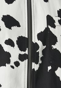 COW PRINT CORT CROPPED - Let jakke / Sommerjakker - macadamia