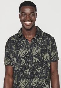 Koroshi SHORT SLEEVE - Krekls - kaki   khaki