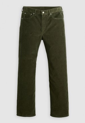 Olijfgroene corduroy rechte pijpen broek met voorknop, ritssluiting, riemlussen en vijf-vakken ontwerp op een witte achtergrond.
