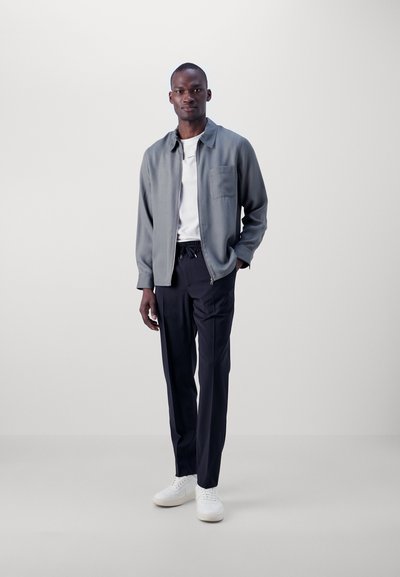 sandro ALPHA - Pantalones chinos - marine