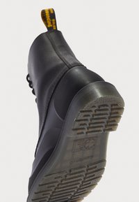 Dr. Martens Botines con cordones - black