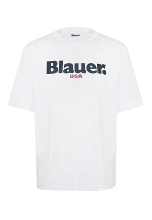 Maglietta bianca a maniche corte con la scritta "Blauer." in grandi lettere nere e "USA" in lettere marroni più piccole al centro del petto.