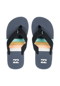 Grå flip-flops med svarta texturerade remmar har horisontella ränder i mintgrön, persika, orange och vit över fotsulan.