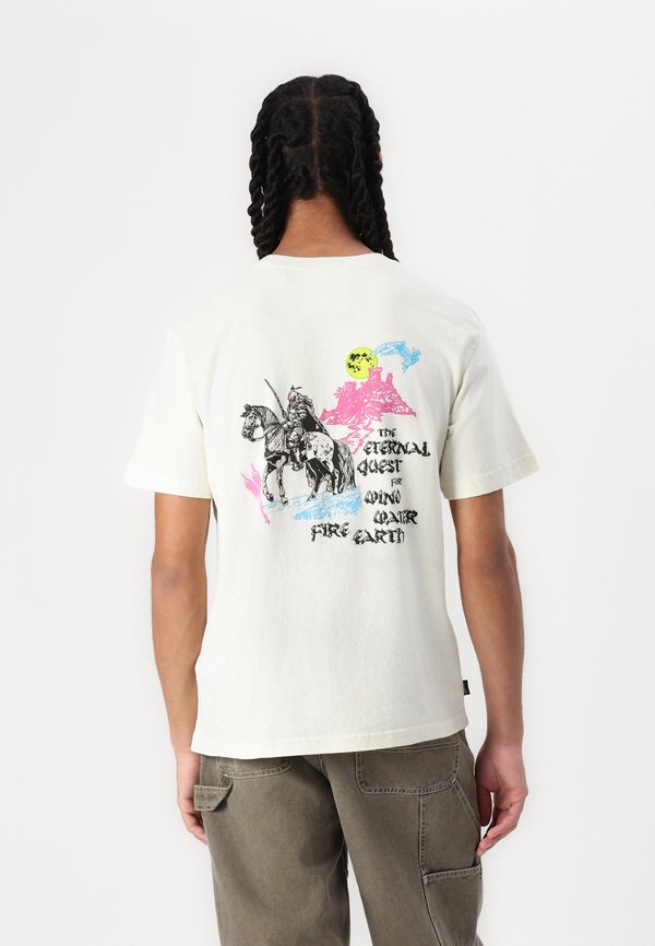 NATURE CALLS QUEST  - Print T-shirt