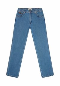 Jeans de mezclilla azul claro con piernas rectas, diseño de cinco bolsillos y una etiqueta de cuero marrón en la parte trasera de la cinturilla.