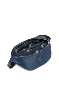 Námořnická nylonová ledvinka s hladkou texturou, vybavená zipovým uzávěrem a vnitřkem potištěným logy U.S. Polo Assn.