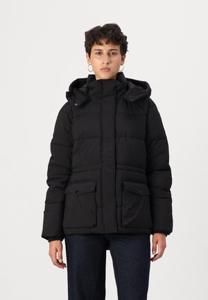 Svart dunjakke med justerbar hette, glidelås og trykknapp-lukking foran, to frontlommer, quiltet design og ribbede mansjetter.