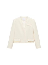 Krämfärgad kort blazer med V-ringning, långa ärmar, två framfickor och en enda bröstficka för en minimalistisk design.