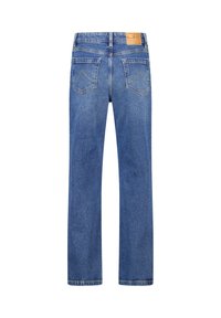 Jeans de mezclilla azul con corte recto, que presentan una etiqueta de cuero en la cintura y dos bolsillos traseros con costuras decorativas.