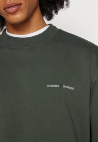 Samsøe Samsøe NORSBRO CREW NECK - Mikina - climbing ivy