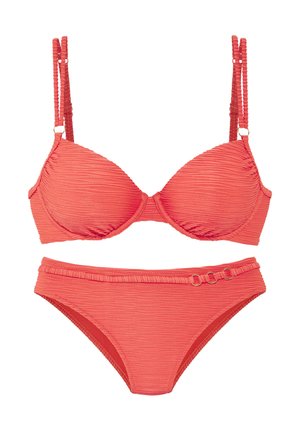 Korallenfarbenes Bikini-Set mit Struktur, gepolstertem Bügel-BH mit doppelten Trägern und passenden tief sitzenden Höschen mit drei kleinen Metallringen am Bund.
