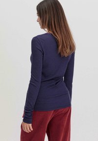 hessnatur MERINO - Langarmshirt - pflaume