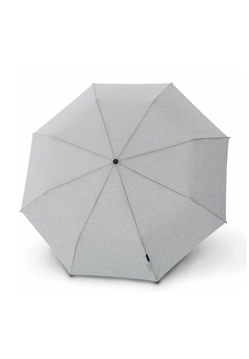 Lichtgrijze paraplu met acht panelen, zwarte centrale hub en kleine zwarte uiteinden aan elke paneelrand.