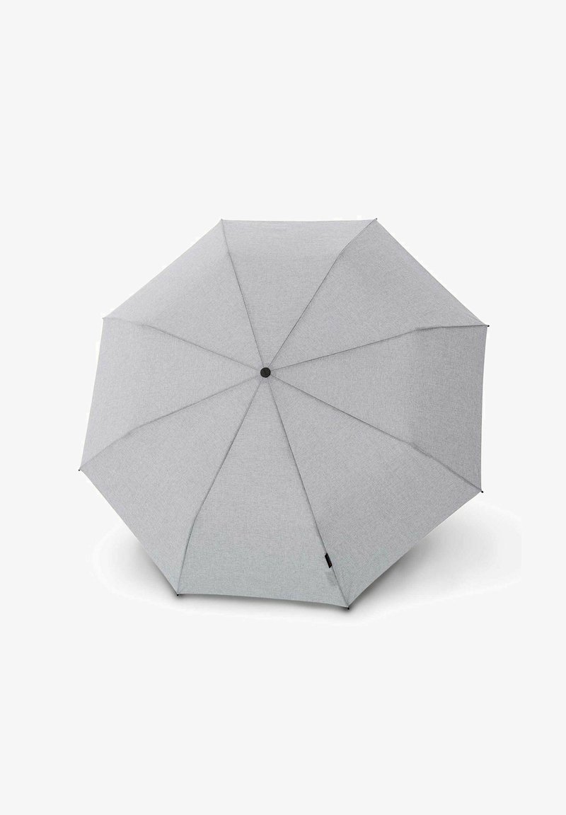 Lichtgrijze paraplu met acht panelen, zwarte centrale hub en kleine zwarte uiteinden aan elke paneelrand.