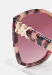 Michael Kors MALIA - Päikeseprillid - pink pearlized tortoise
