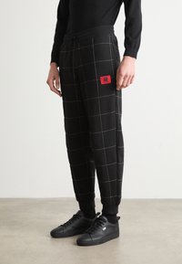 HUGO DRAG - Träningsbyxor - black