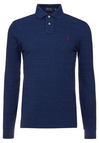 Mörkblå långärmad polo med två knappar, krage och liten röd broderad logotyp på vänster bröst.