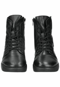Černé kožené kotníkové boty s předním šněrováním a bočními zipy, s texturovanou podrážkou a hladkým povrchem.