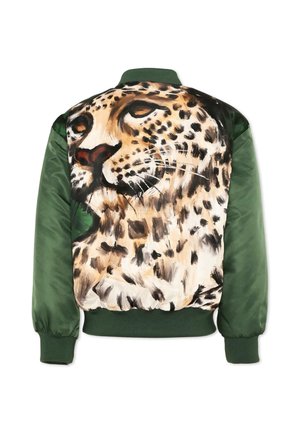 Chaqueta bomber verde con una gran cara de leopardo pintada con detalle en la espalda y cuello, puños y dobladillo acanalados.