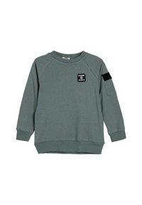 Felpa in cotone verde con collo a coste, maniche lunghe raglan e un patch con logo nero sul davanti e sulla manica. Texture morbida.