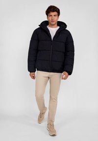 RESPECT PADDED WITH HOOD - Vinterjakker - black