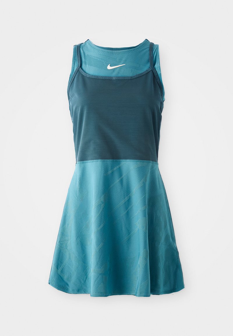 Ärmelloses teal- und dunkelblaues Nike Sportkleid mit taillierter Oberseite und ausgestellt Rock, auf der Brust mit einem weißen Nike-Swoosh-Logo.