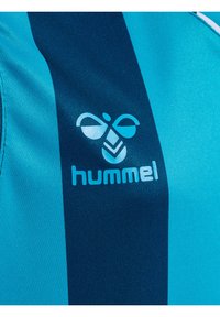 Hummel CORE  - T-shirt med print - light blue
