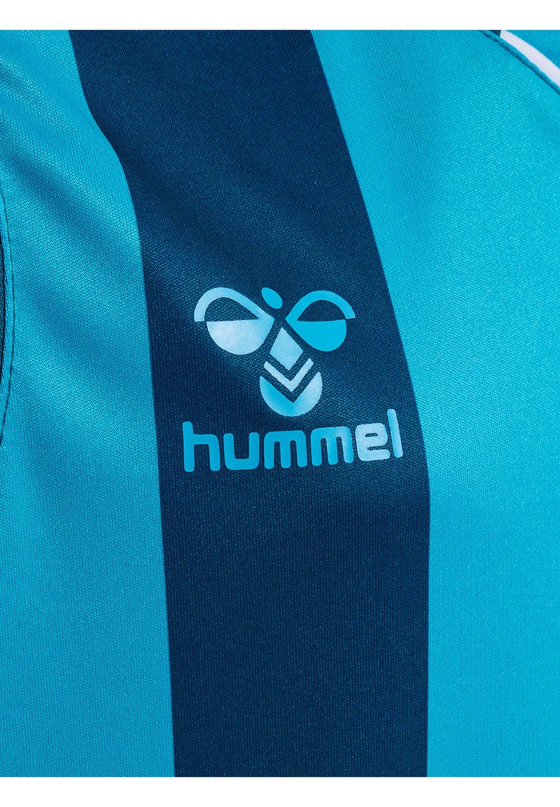Hummel CORE  - T-shirt med print - light blue