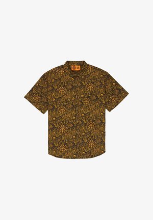 Kurzarm-Hemd mit durchgehendem Muster aus gelben und braunen Sonne-, Mond- und Blattmotiven auf dunklem Hintergrund.