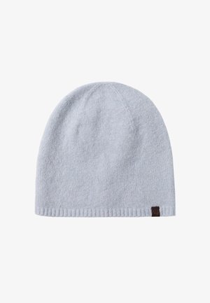 Harmaa neulottu pipo, jossa on tekstuuritettu kangas, sileä pinta ja pieni ruskea etiketti sivussa.