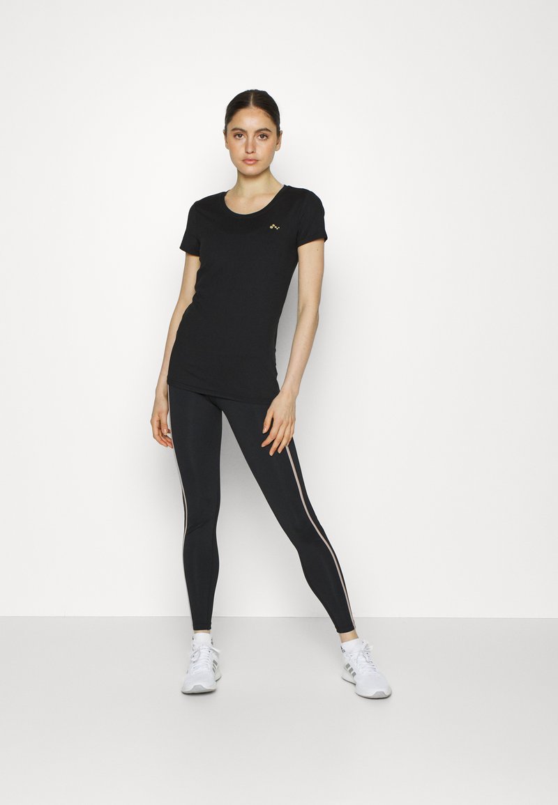 Damen Sportbekleidung | ONLY Play ONPCLARISSA TRAINING TEE T-Shirt basic black/schwarz - HX11247 Damen Sportbekleidung | ONLY Play ONPCLARISSA TRAINING TEE T-Shirt basic black/schwarz - HX11247