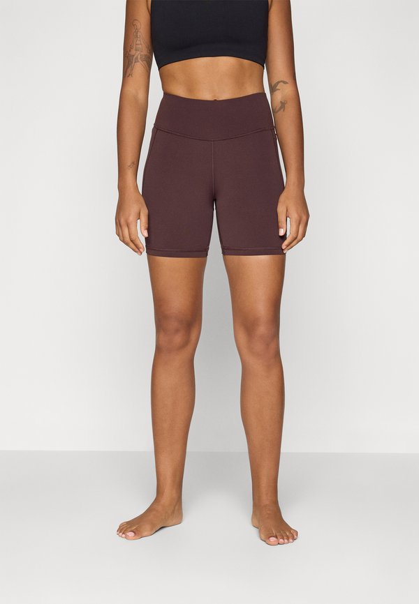 ULTIMATE YOGA SHORT - Tights