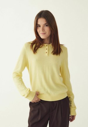 MAXINE - Polotričko - butter yellow